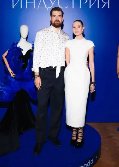 Аня Чиповская, Александр Рогов, падчерица Ивана Урганта Эрика Кикнадзе, Александр Гудков и Ксения Собчак в модных образах на ужине The Blueprint платье, Ольга, Ксения, Александр, Собчак, надела, Prada, появилась, Чиповская, позировала, ЧиповскаяАня, ИсаковаВиктория, КарпутьОльга, СерябкинаКатя, Кищук, Виктория, Кикнадзе, СтаршенбаумОльга, СоловьёваИрина, Мухина