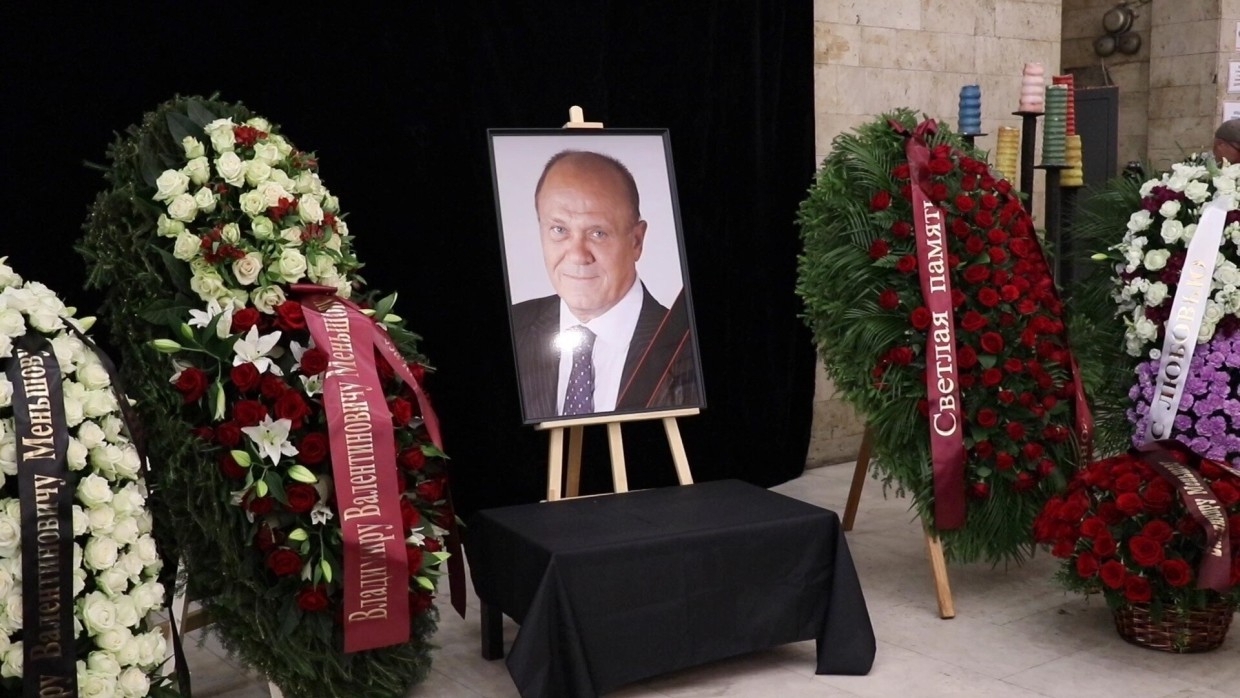 Алентова вернулась к работе на сцене после смерти Меньшова Алентова вернулась к работе на сцене после смерти Меньшова Шоу-бизнес