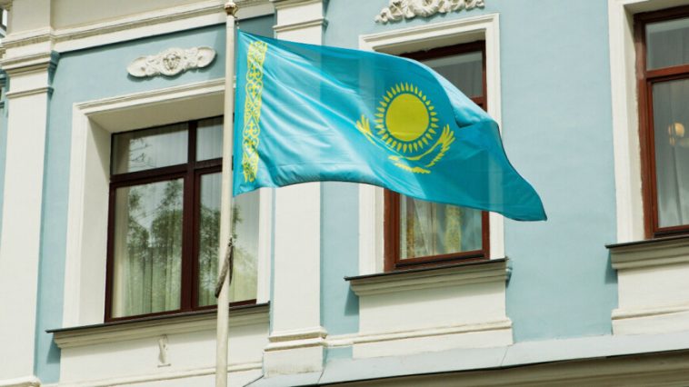 Казахстанцев без прописки будут временно регистрировать на избирательных участках