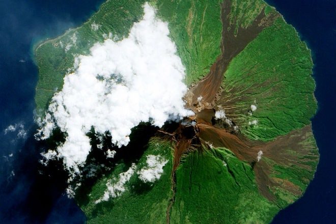 Появление нового острова посреди океана