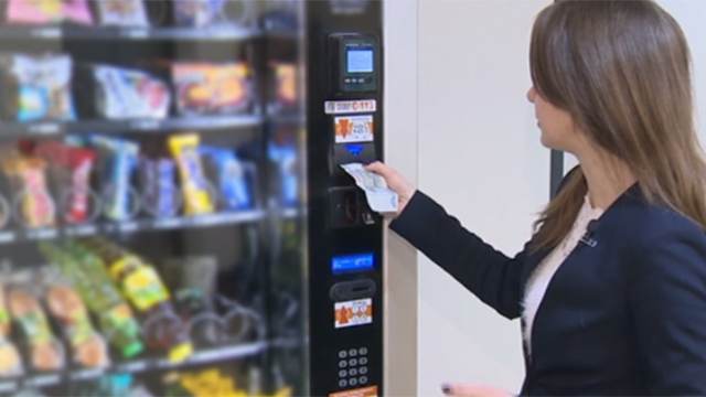 Вендинговые аппараты снековые. Механические торговые автоматы стойки. Торговый автомат. Вендинговые аппараты 2023. Торговые автоматы шкафного типа.