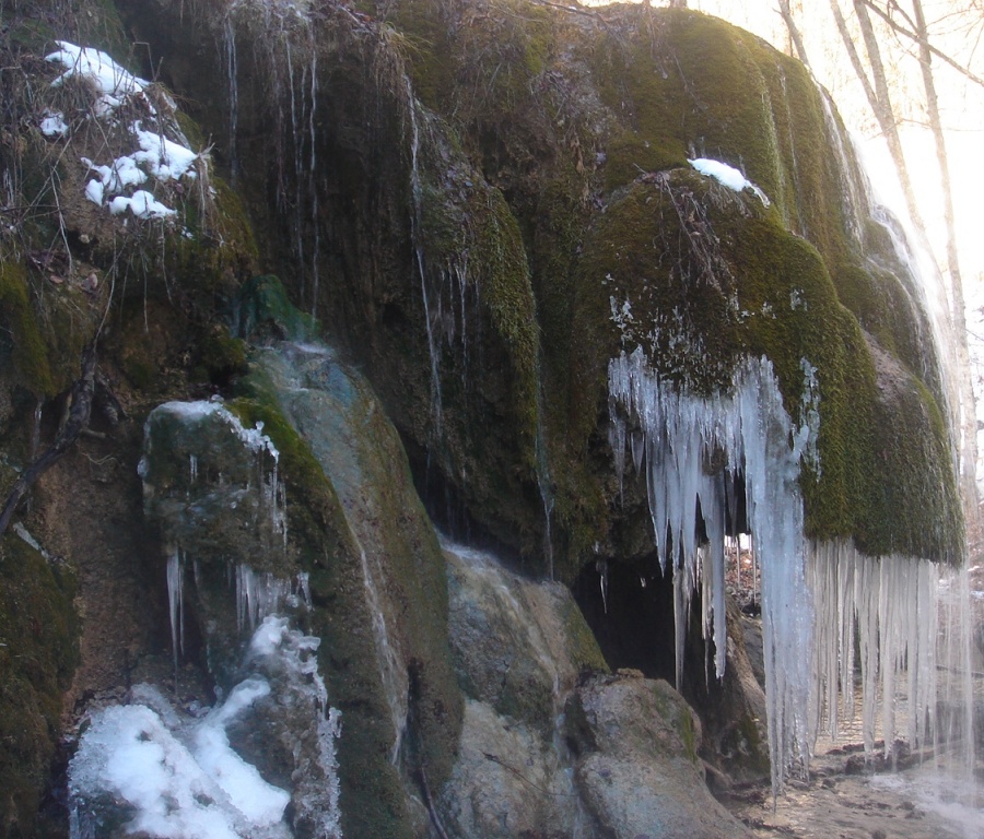 Ключи крым. Водопад Васькин ключ зимой.