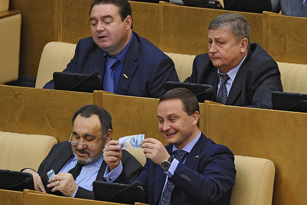 Не доживёте: В ГосДуме одобрили заморозку пенсионных накоплений еще на три года