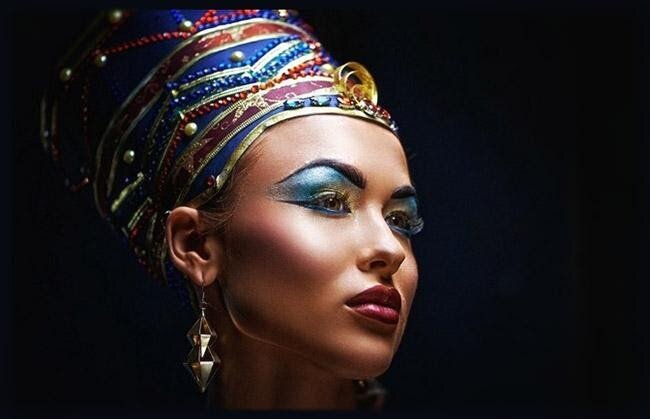 Нефертити в изображении современного художника.