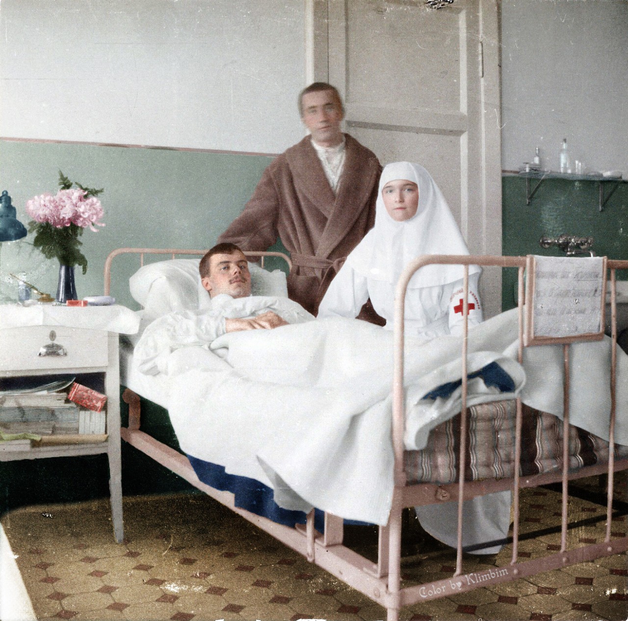 Великая княгиня Ольга Александровна в госпитале. 1915