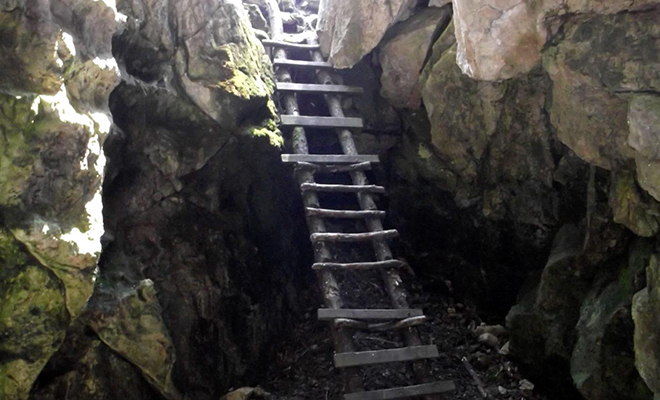 Кашкулакская пещера в Хакасии: 2000 лет она была логовом шаманов, и ее называют самой страшной в мире здесь, пещера, самых, вполне, своды, пещеру, сейчас, Кашкулакская, студенток, может, восстановилось Впрочем, обеих, состояние, психическое, группы, спустя, обнаружили, входа, суток, человек