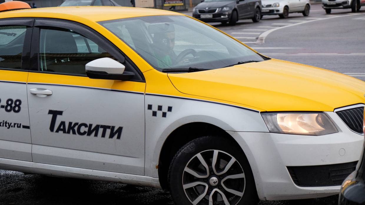 Ранившему таксиста в центре Москвы мужчине предъявили обвинение