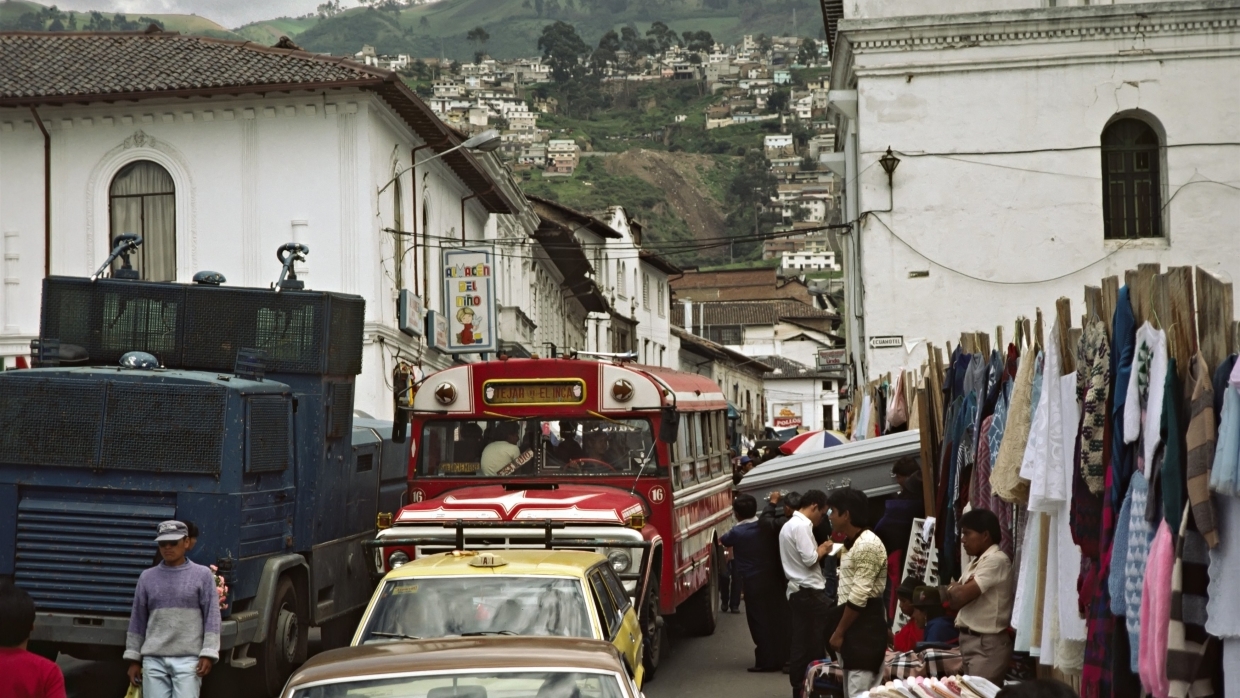 Пандемия и остановка транспорта: граждане Эквадора столкнулись с двойным локдауном