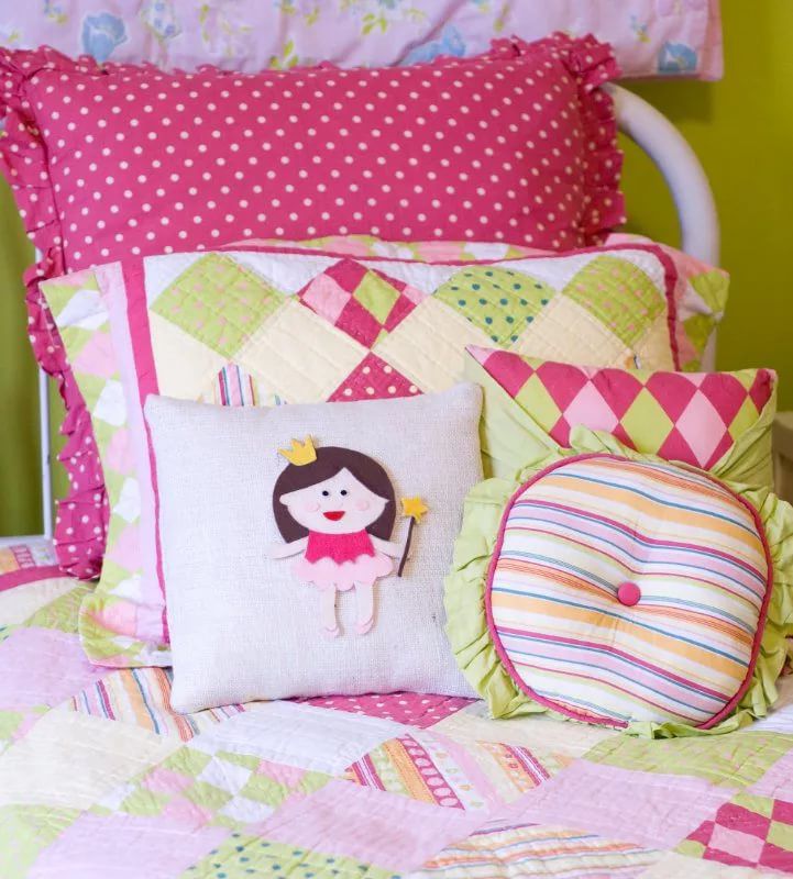 Декоративные подушки для создания уюта в детской комнате: идеи для творческих мам домашний досуг,интерьер и дизайн