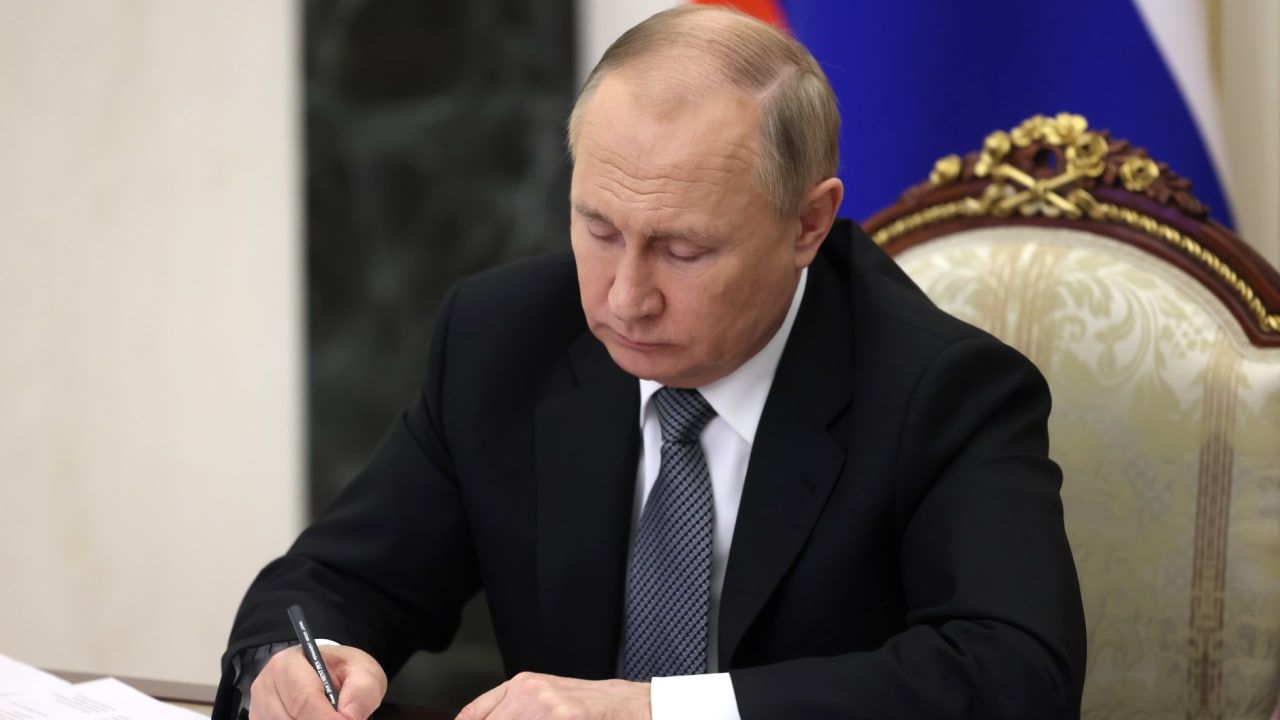 Путин и Раиси договорились использовать нацвалюты в торговле России и Ирана Путин и Раиси договорились использовать нацвалюты в торговле России и Ирана Экономика