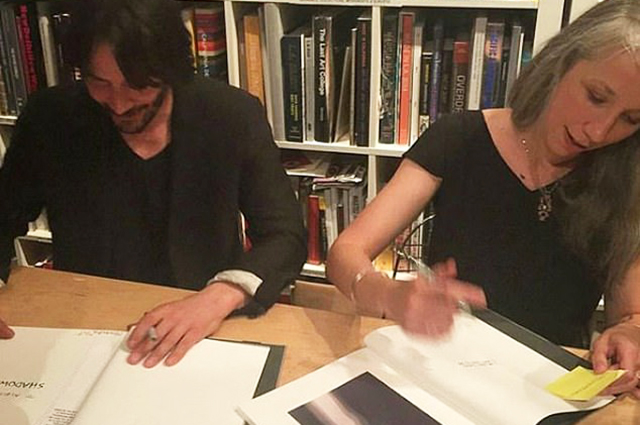 Инсайдеры об отношениях Киану Ривза и Александры Грант: "Она помогла ему пережить смерть его экс-возлюбленной" Инсайдеры об отношениях Киану Ривза и Александры Грант: "Она помогла ему пережить смерть его экс-возлюбленной" Звездные пары