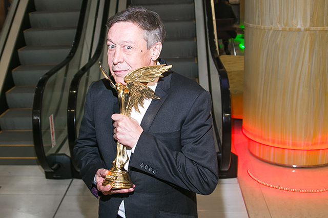 Михаил Ефремов пишет письма поклонницам из СИЗО: "Все проходит и это пройдет" Михаил Ефремов пишет письма поклонницам из СИЗО: "Все проходит и это пройдет" Новости