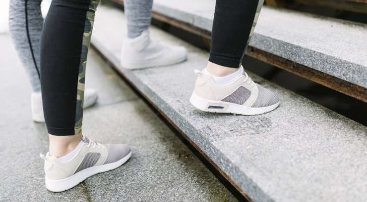 Как быстро очистить белую подошву кроссовок