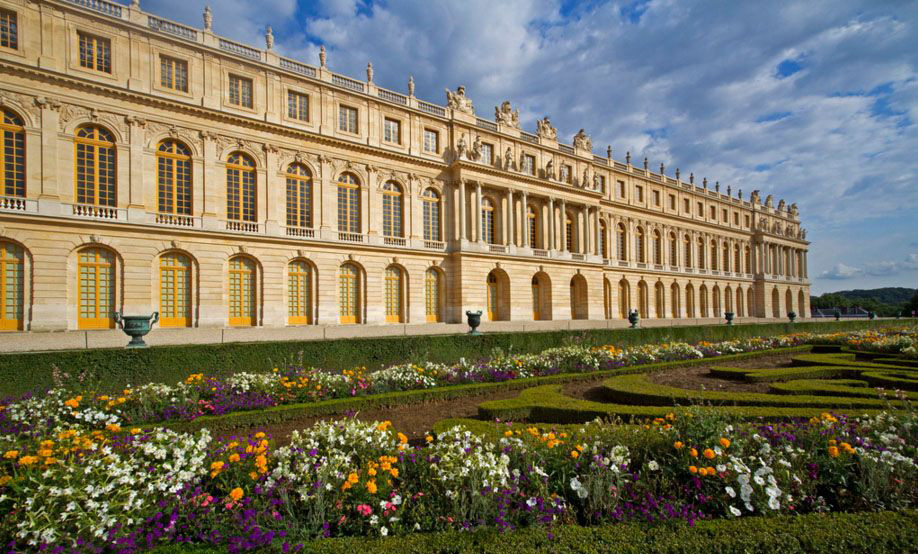 Дворец в версале 7 букв. Версальский дворец. Версальский дворец портик. Версаль франция. Версаль 2018.