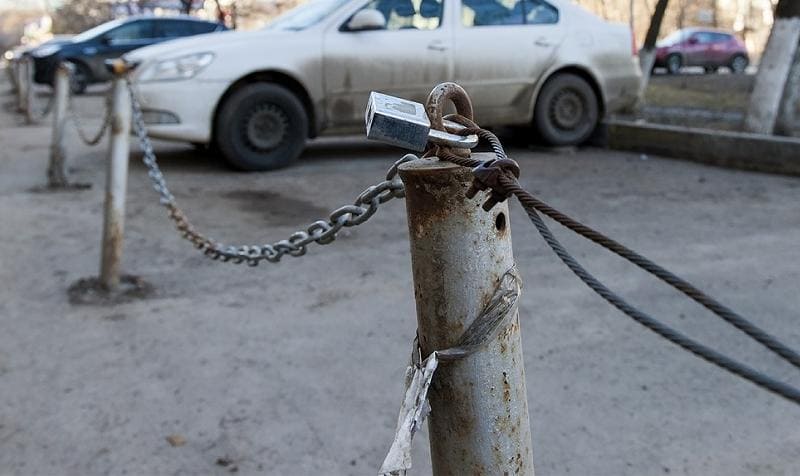 Парковка во дворах жилых домов. Можно ли законно закрепить за собой место? курилка,парковка у дома,полезные советы