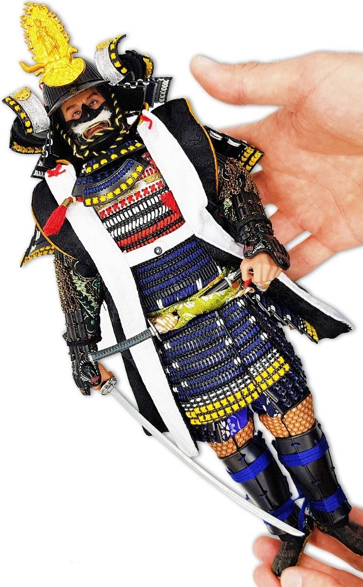 Кого сложнее одеть: рыцаря или самурая?