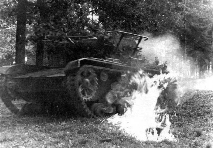 Сабли, молотки и навоз: 5 странных способов борьбы с танками