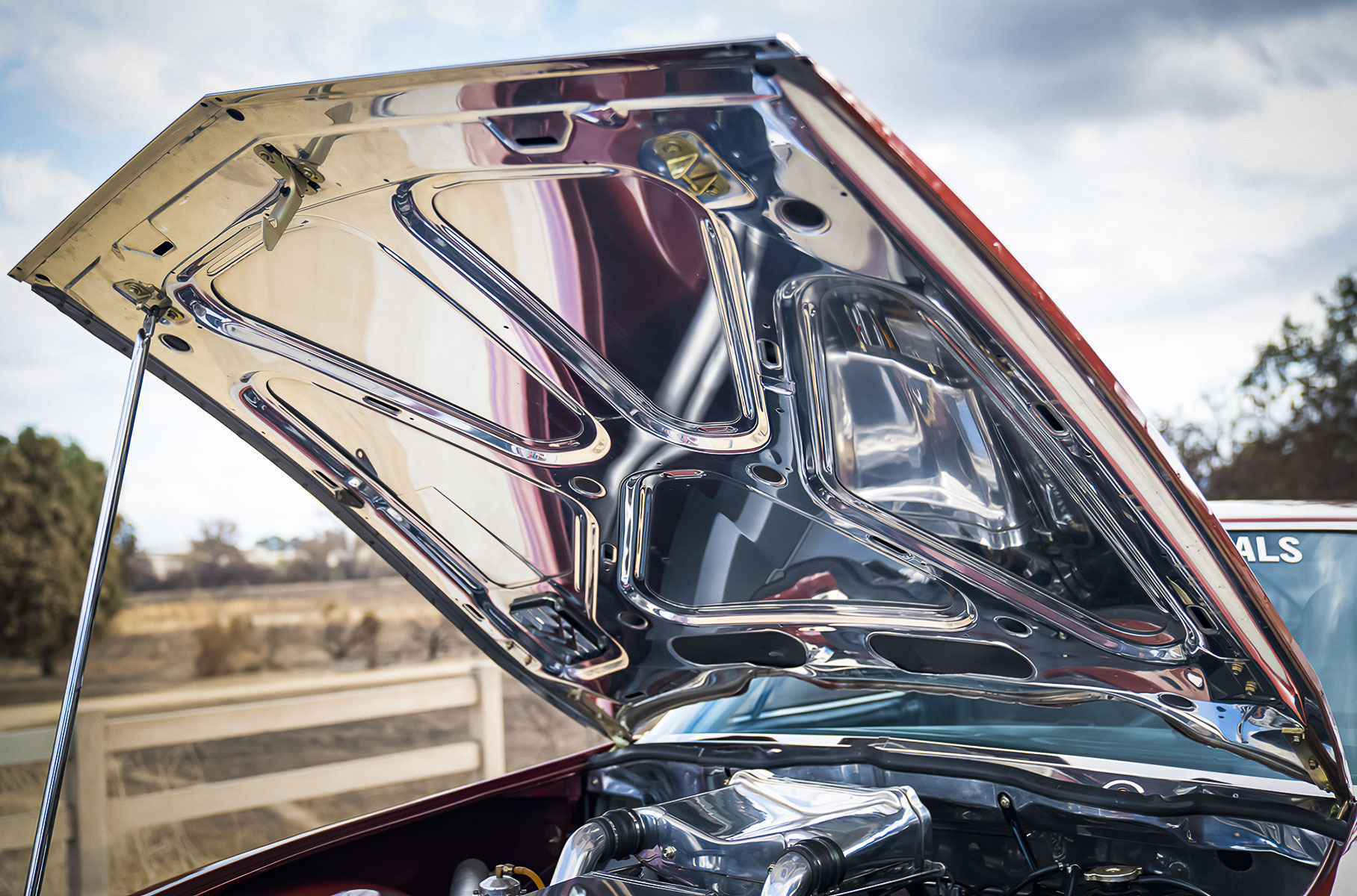 Рекордно быстрый Citroen пустят с молотка вместе с тягачом и прицепом Новости