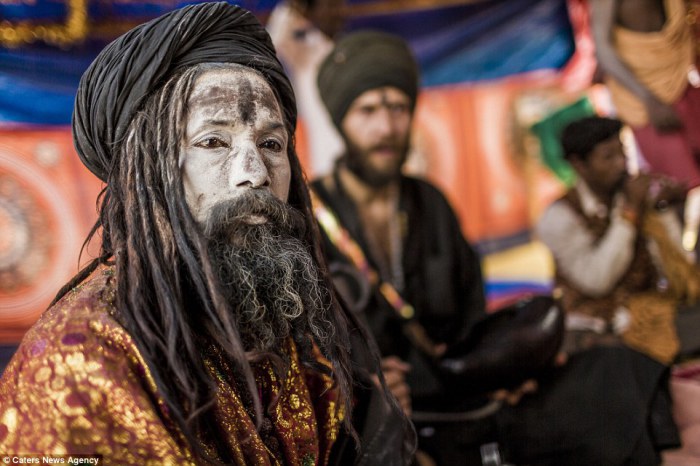 Дружелюбные каннибалы-трупоеды: отшельники ахгори из Варанаси Дружелюбные каннибалы-трупоеды: отшельники ахгори из Варанаси Индия