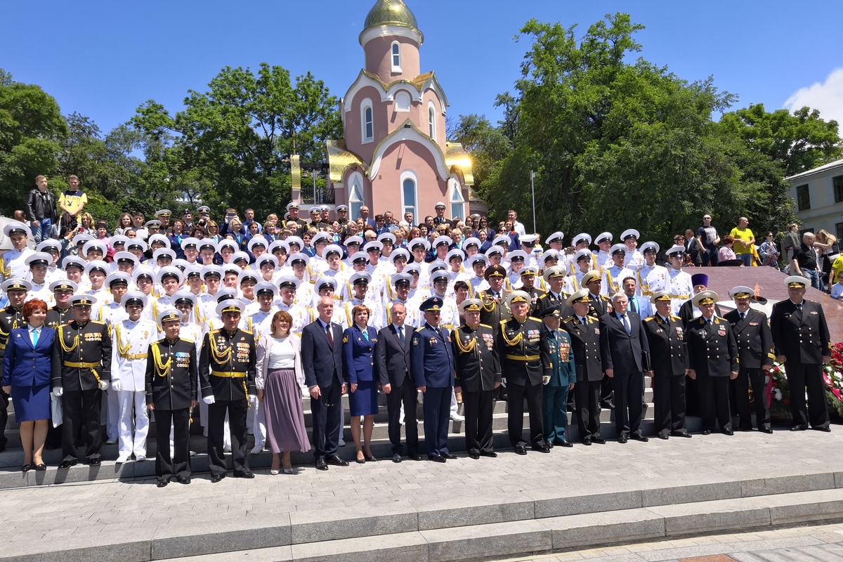 Нахимовское училище владивосток. Нахимовское военно-Морское училище Владивосток. Филиал Нахимовского училища во Владивостоке. Президентское кадетское училище (ВПКУ).