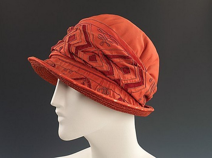 Что носили наши прабабушки: очаровательные шляпки-клош как инструмент соблазнения кавалеров головные уборы,история моды,мода,мода и красота