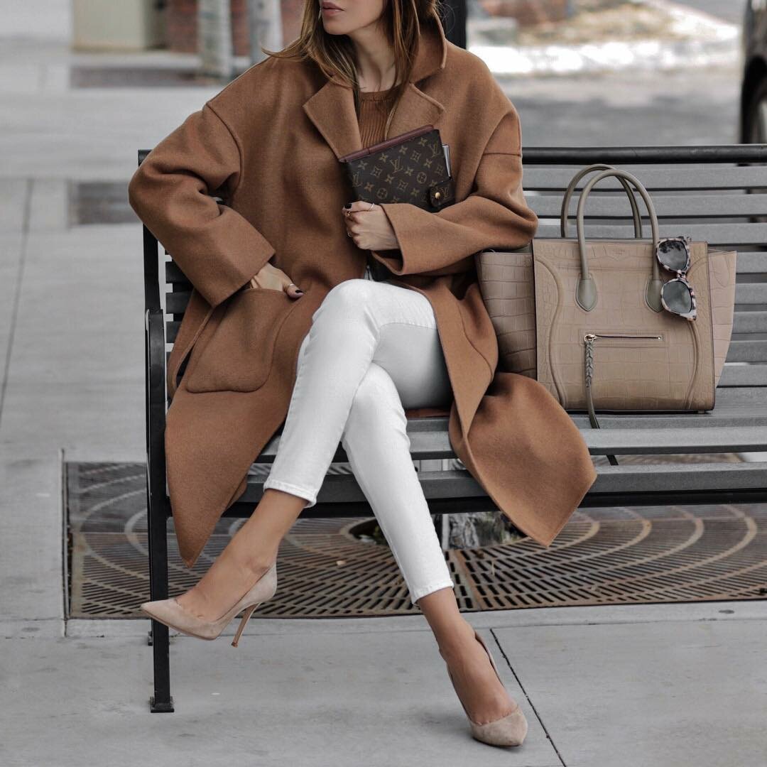 Образы с коричневым пальто