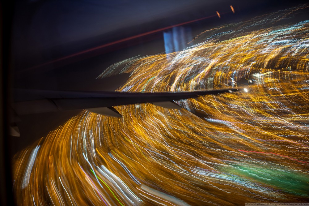 Имеет ли право стюардесса запрещать пялиться в иллюминатор?