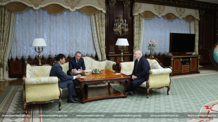 Развитие сотрудничества: Лукашенко встретился с послом Вьетнама в Беларуси