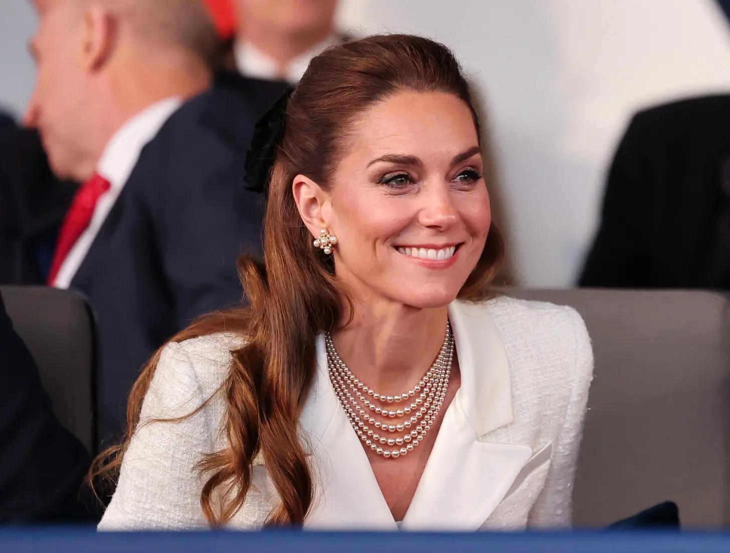 Из принцессы в королеву: лучшие выходы Кейт Миддлтон в 2025 году принцесса, образ, Уэльская, также, платье, честь, надела, принцессе, принц, ордена, принцессы, выбрала, серьги, дополнила, Миддлтон, шляпка, оттенка, время, Уильям, Rossi