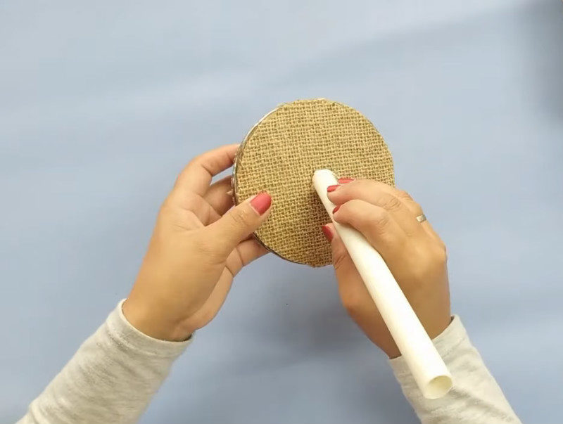 Полезная и красивая вещь из пластиковой бутылки и деревянных шпажек домашний очаг,рукоделие,своими руками,сделай сам,умелые руки