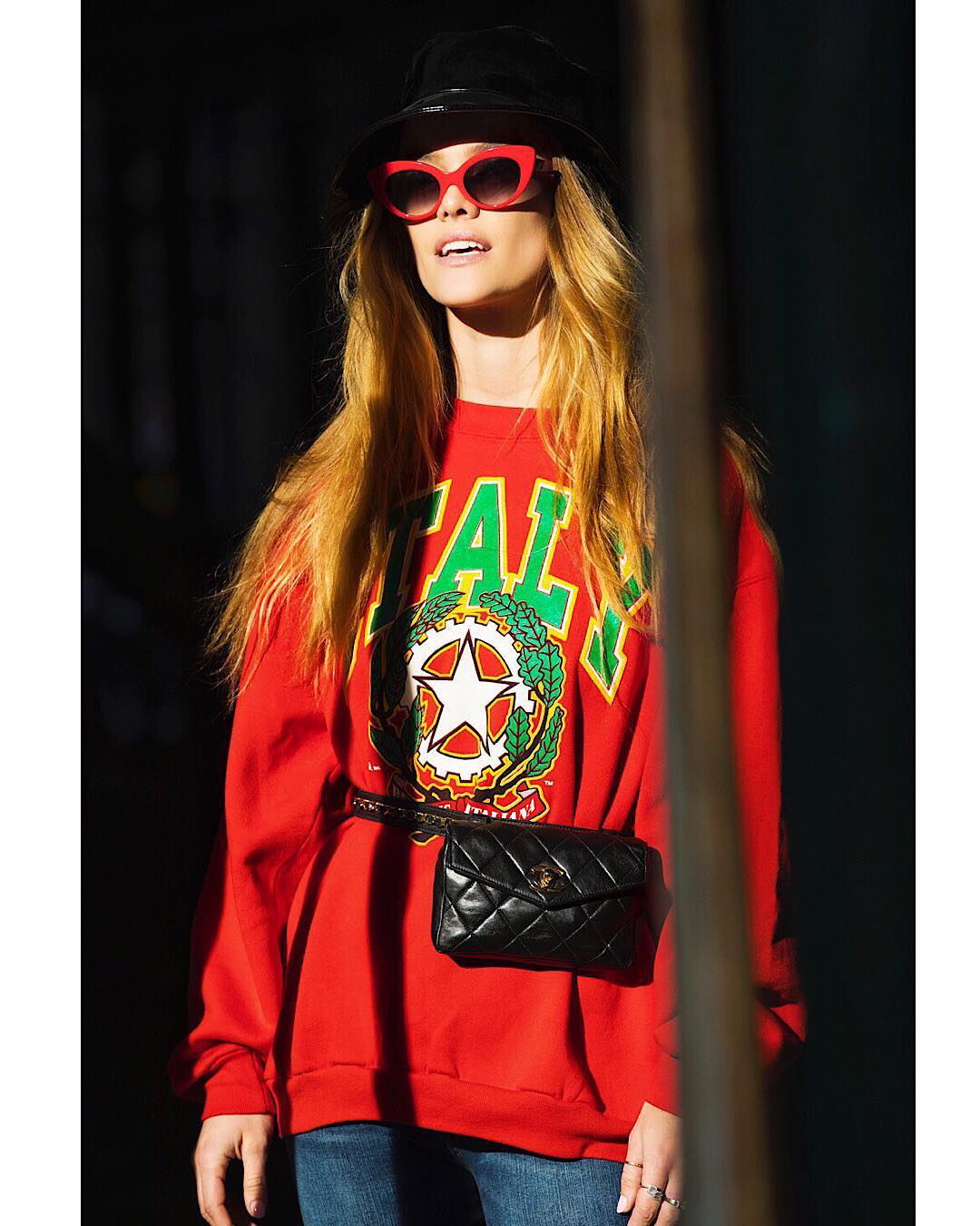 Модель Нина Агдал на фото в Instagram Модель Нина Агдал на фото в Instagram фотография