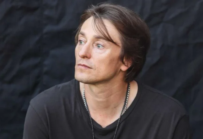 „Смотришь, что власть в России творит, и поражаешься: Какой наивный народ — свято верит государству“, - Сергей Безруков