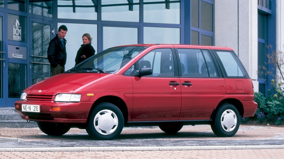 На фото: серийный УПВ Nissan Prairie (1988 год)