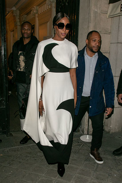 Белла и Джиджи Хадид, Наоми Кэмпбелл и другие на вечеринке Анны Винтур Красная дорожка