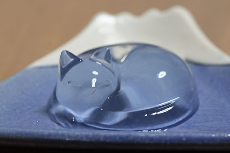 Crystal-like Cat Cake