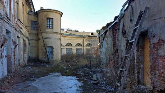 Конюшенное ведомство стало «аварийной» достопримечательностью Центрального района Конюшенное ведомство стало «аварийной» достопримечательностью Центрального района Общество