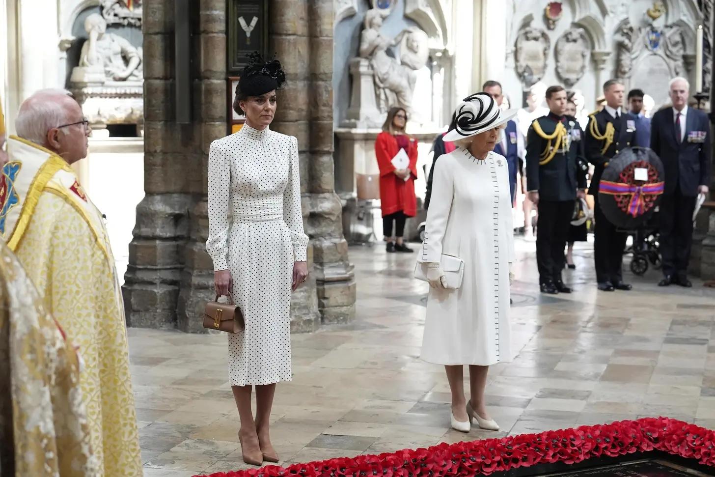 Из принцессы в королеву: лучшие выходы Кейт Миддлтон в 2025 году принцесса, образ, Уэльская, также, платье, честь, надела, принцессе, принц, ордена, принцессы, выбрала, серьги, дополнила, Миддлтон, шляпка, оттенка, время, Уильям, Rossi