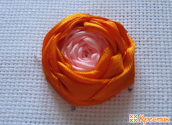 Одноцветная и многоцветная роза «Паутинка» из узких и широких лент  декор,лента,мастер-класс
