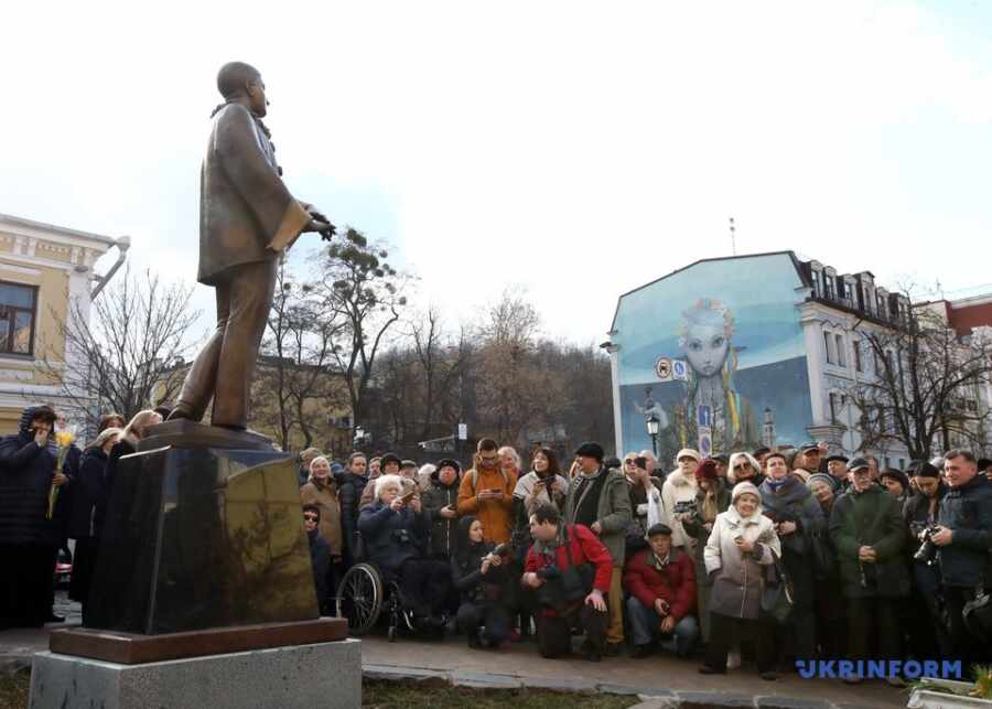 Киев всё больше огаличивается и обандеривается