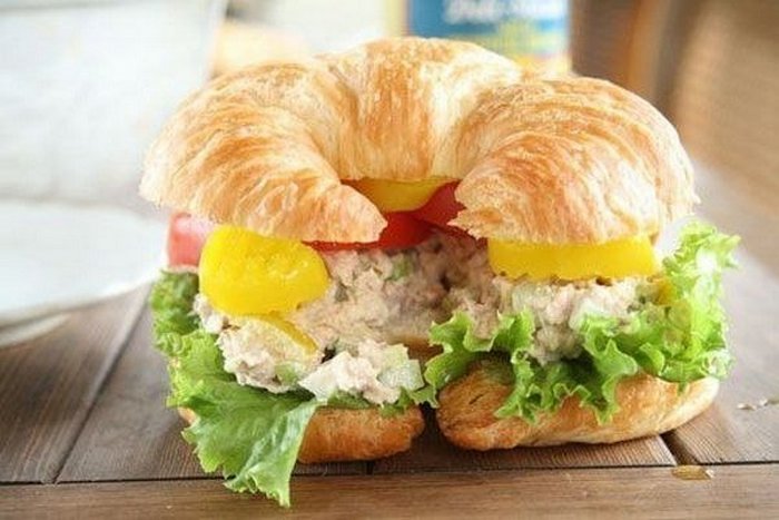 Невероятно вкусные и сытные бутерброды с тунцом. Невероятно вкусные и сытные бутерброды с тунцом.