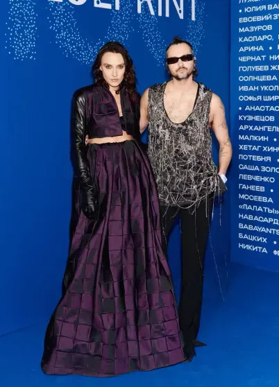 Аня Чиповская, Александр Рогов, падчерица Ивана Урганта Эрика Кикнадзе, Александр Гудков и Ксения Собчак в модных образах на ужине The Blueprint платье, Ольга, Ксения, Александр, Собчак, надела, Prada, появилась, Чиповская, позировала, ЧиповскаяАня, ИсаковаВиктория, КарпутьОльга, СерябкинаКатя, Кищук, Виктория, Кикнадзе, СтаршенбаумОльга, СоловьёваИрина, Мухина