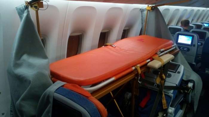 Как перевозят больных людей в самолёте