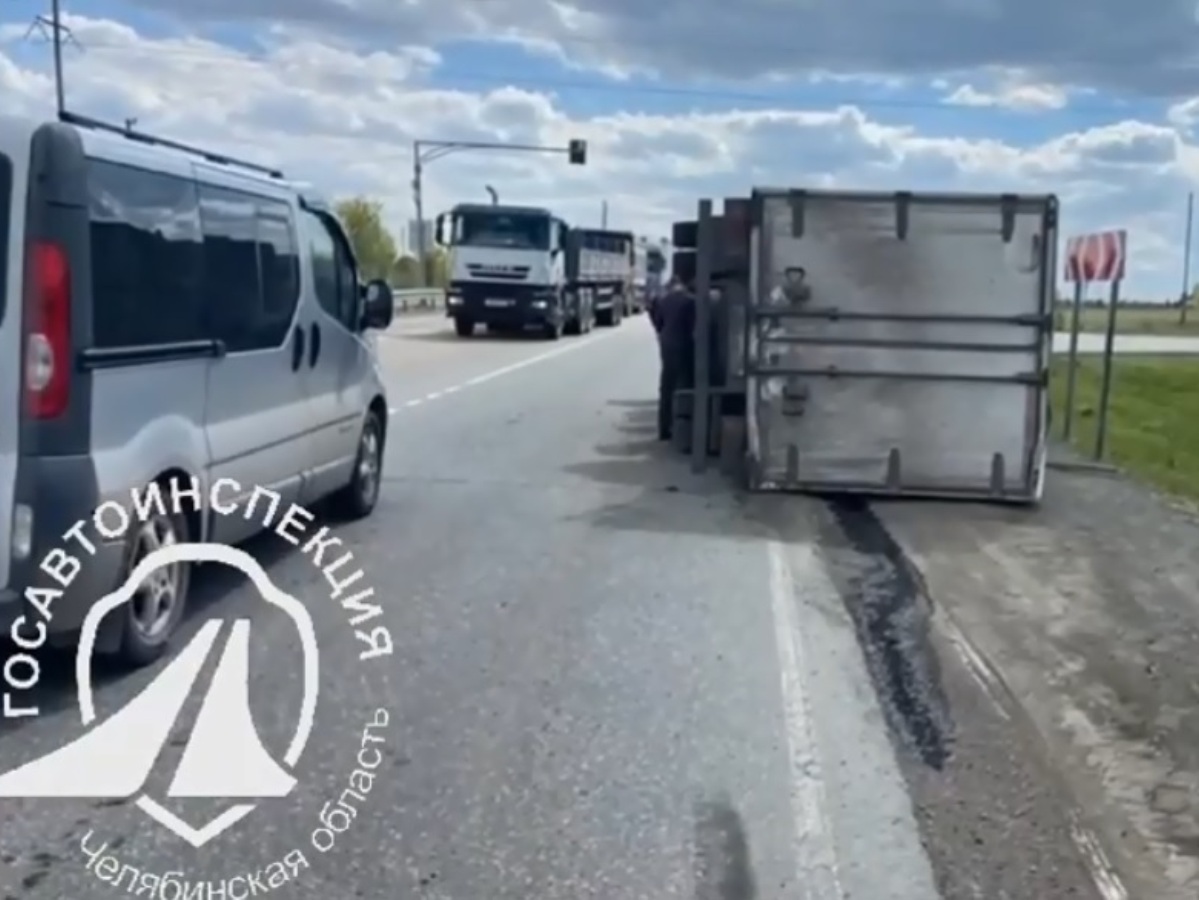 Женщина погибла под колесами грузового фургона в Челябинской области