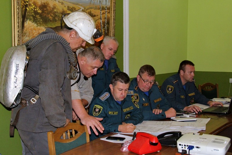 ЧП на шахте в Донецке: спасательная операция продолжается четвёртые сутки (ФОТО)