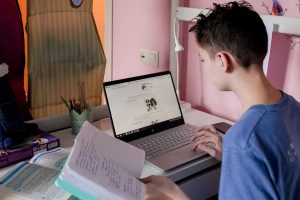 Педагоги школы №2107 пригласили ребят пройти тестирование в проекте «Математическая вертикаль». Фото: сайт мэра Москвы