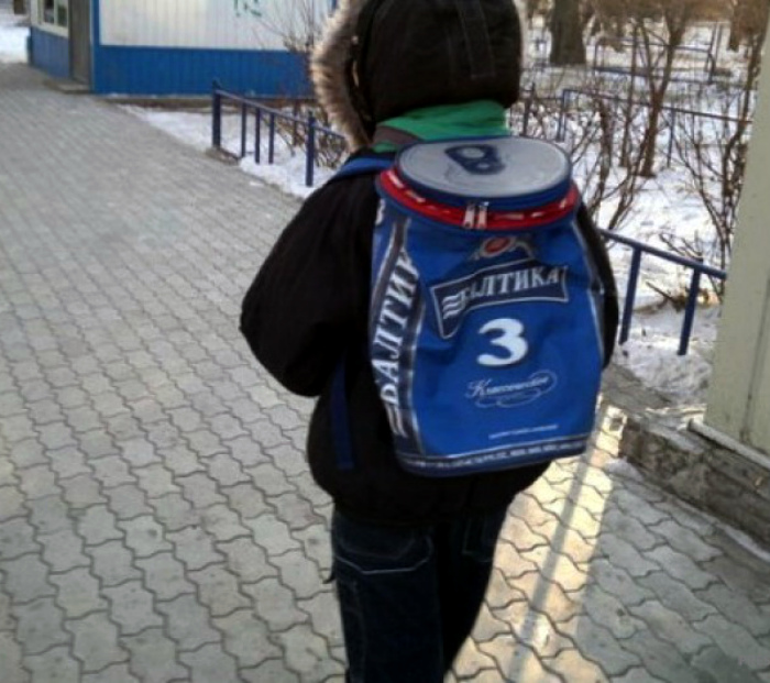 Выиграл сыну рюкзак. | Фото: Pressa.tv.