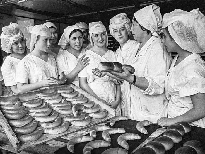 Почему в СССР хлебобулочные изделия были вкуснее и хранились дольше время, продукции, изделия, экономии, пекари, делается, внешнем, тесто, считали, времени, себестоимость, более, который, технологии, рабочий, хранились, людей, закупая, дрожжи, период