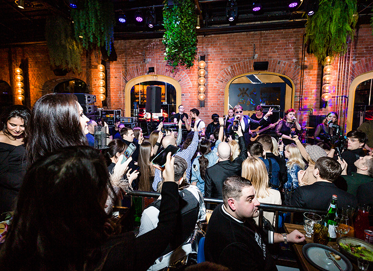 Эмин, Рита Дакота, Филипп Киркоров на открытии ресторана Григория Лепса Lesnoy