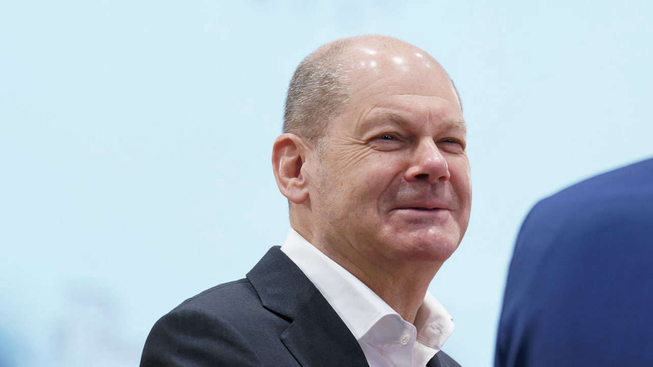 Самолет Шольца пересек Северный полюс для обхода российского неба