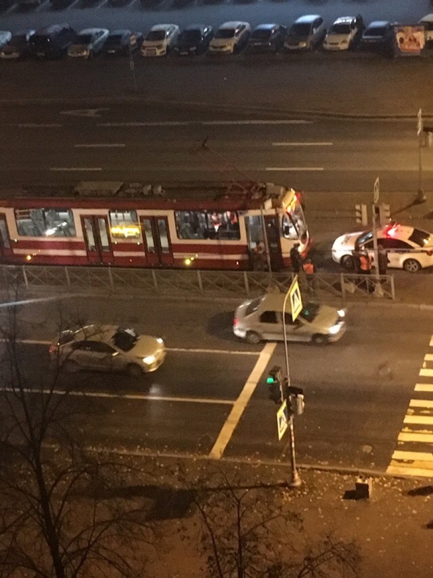 Появились снимки с места обстрела двух трамваев в Петербурге
